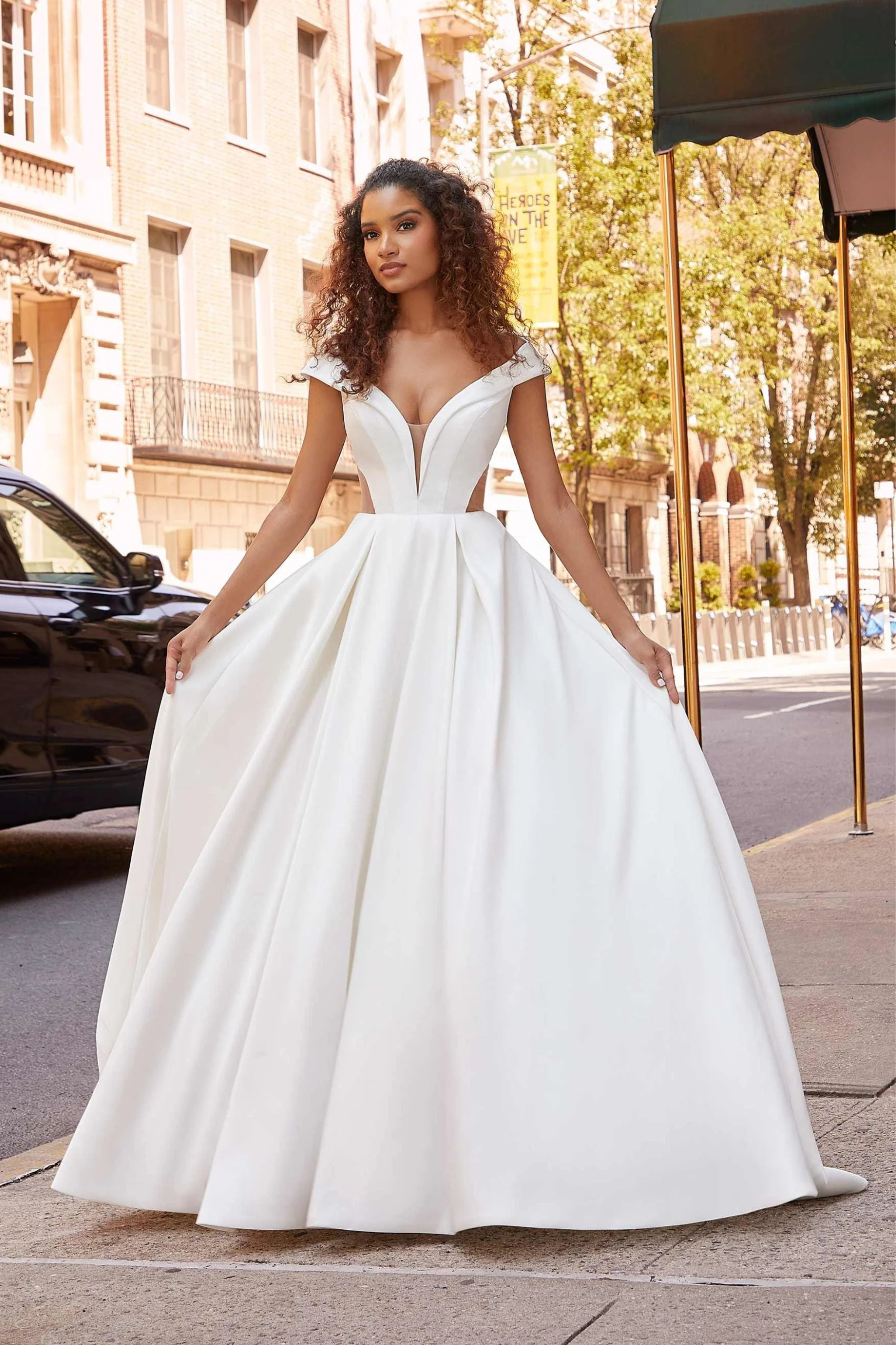 Brautkleid A-036 Metropolitan Grace A-Linie Satin schulterfrei