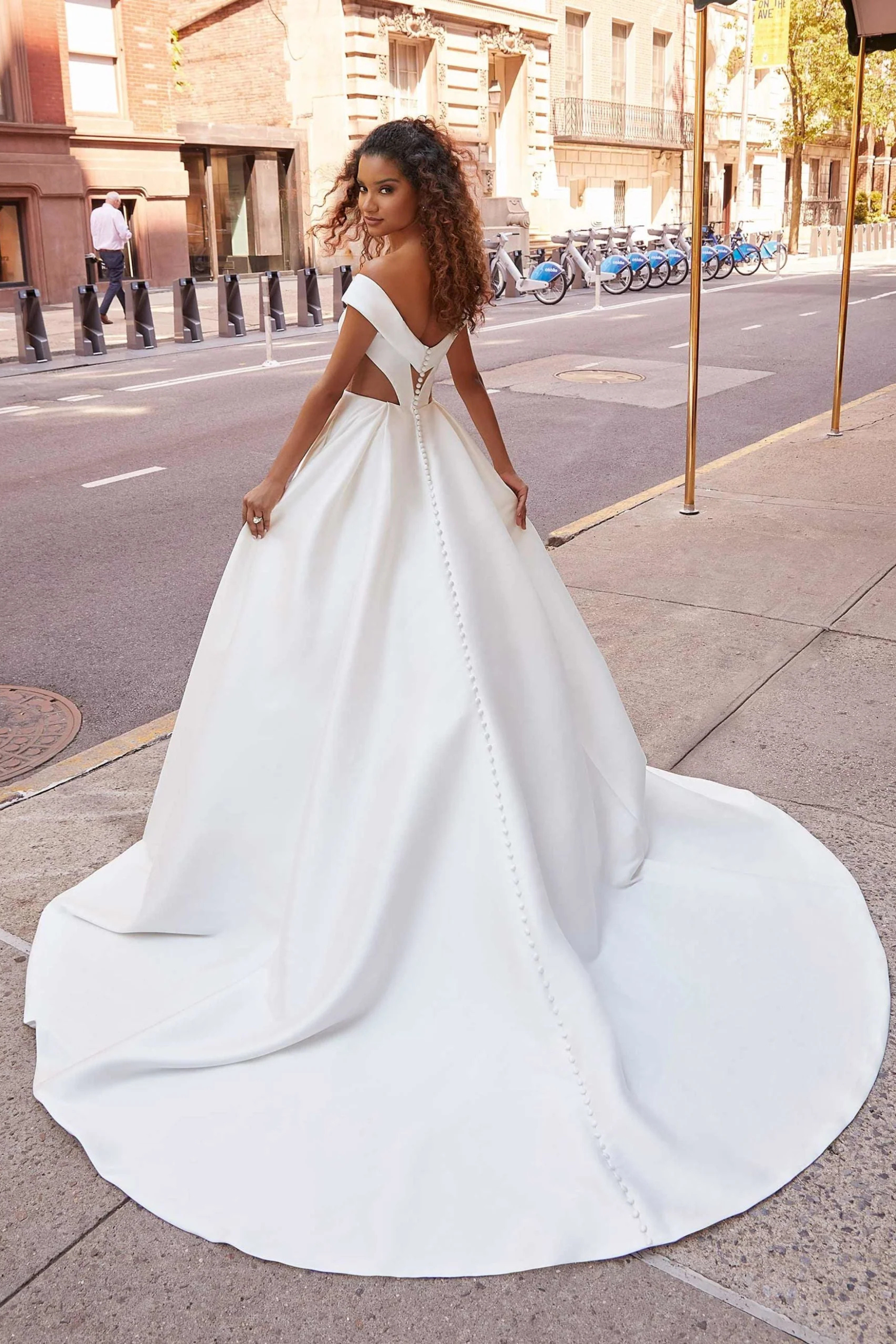 Brautkleid A-036 Metropolitan Grace Rückenansicht Korsagen-Schnürung