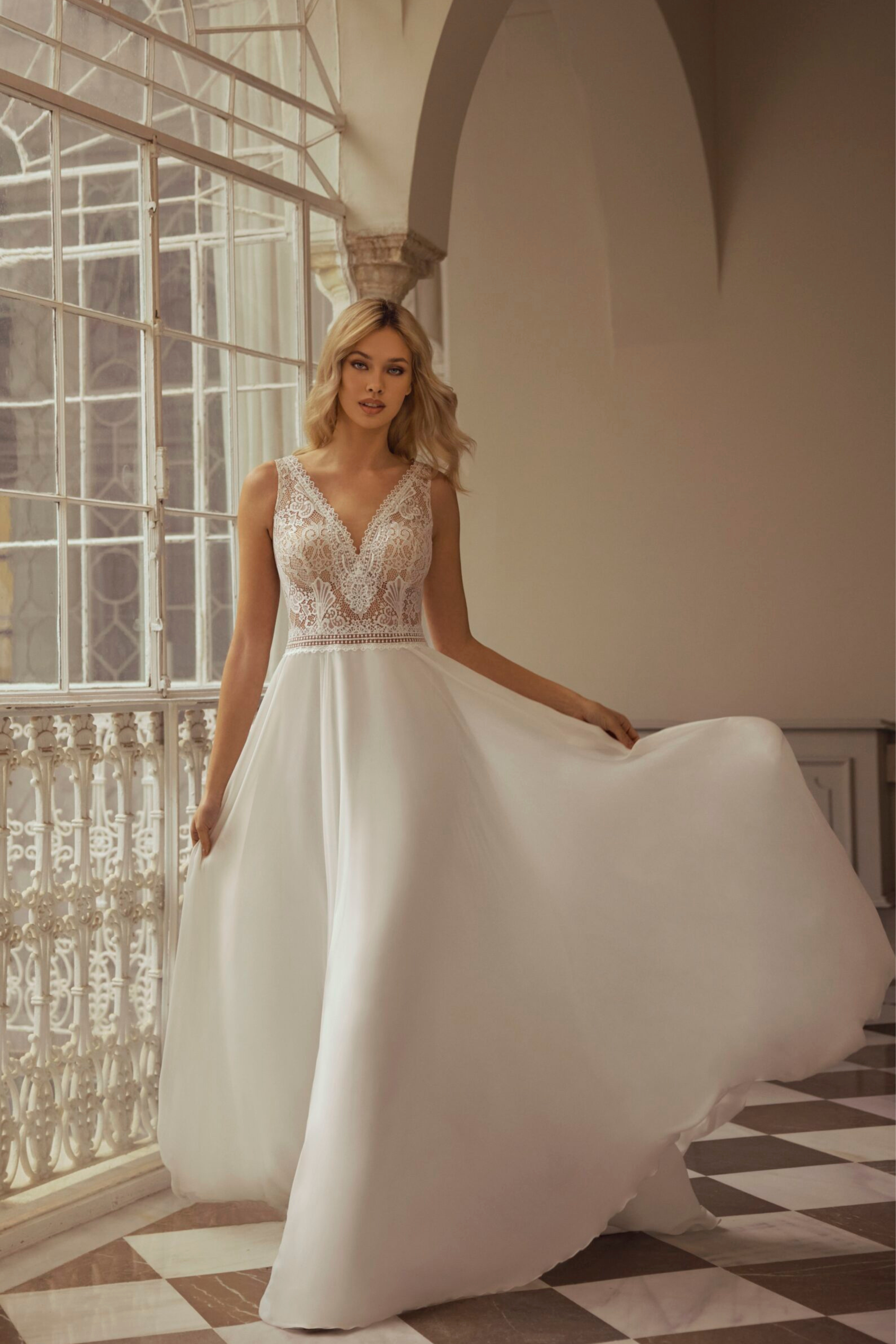 Brautkleid A-027 A-Linie V-Ausschnitt Spitze urbanes Ambiente