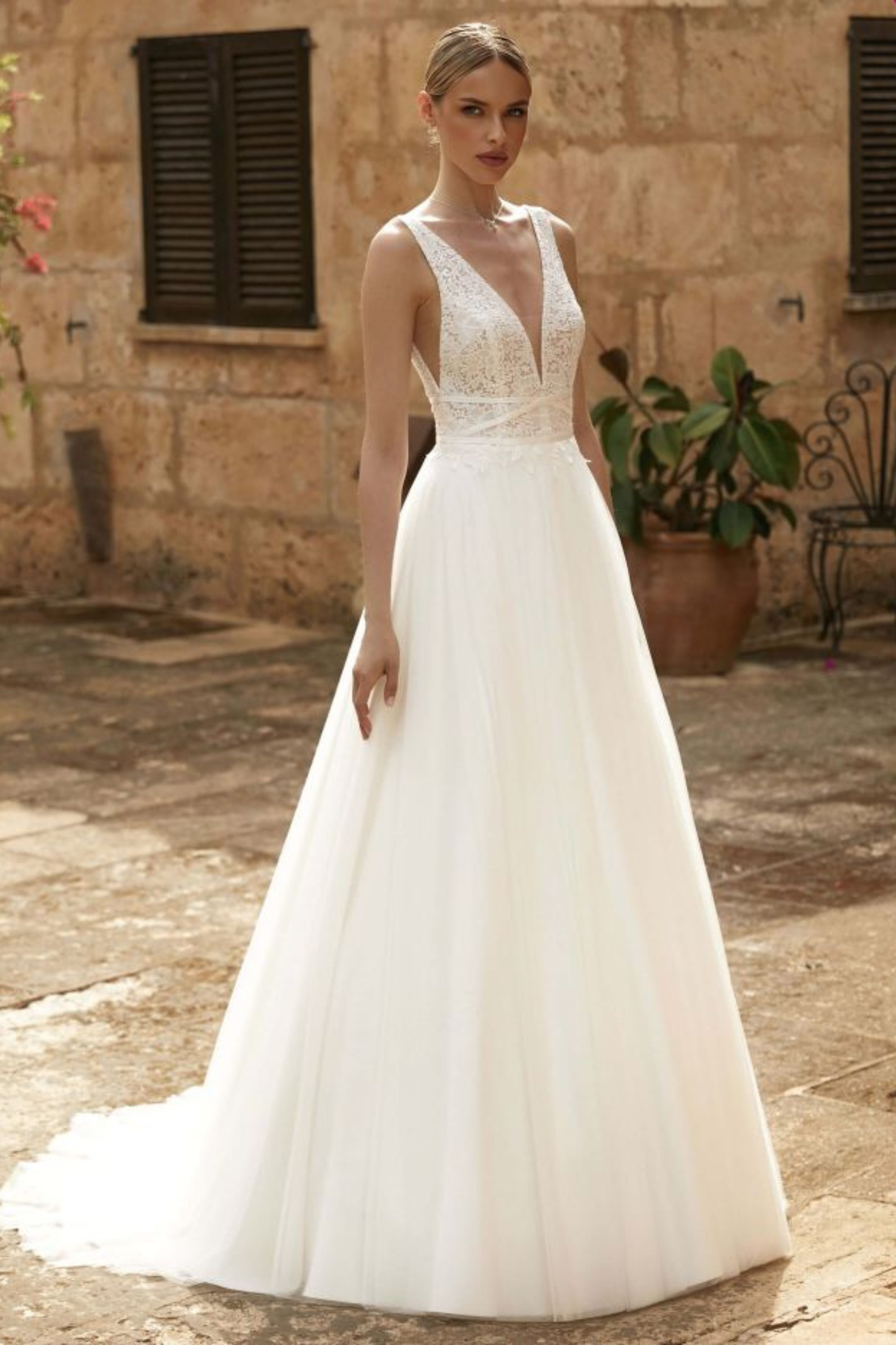 Brautkleid A-029 A-Linie V-Ausschnitt Spitze Chiffonrock