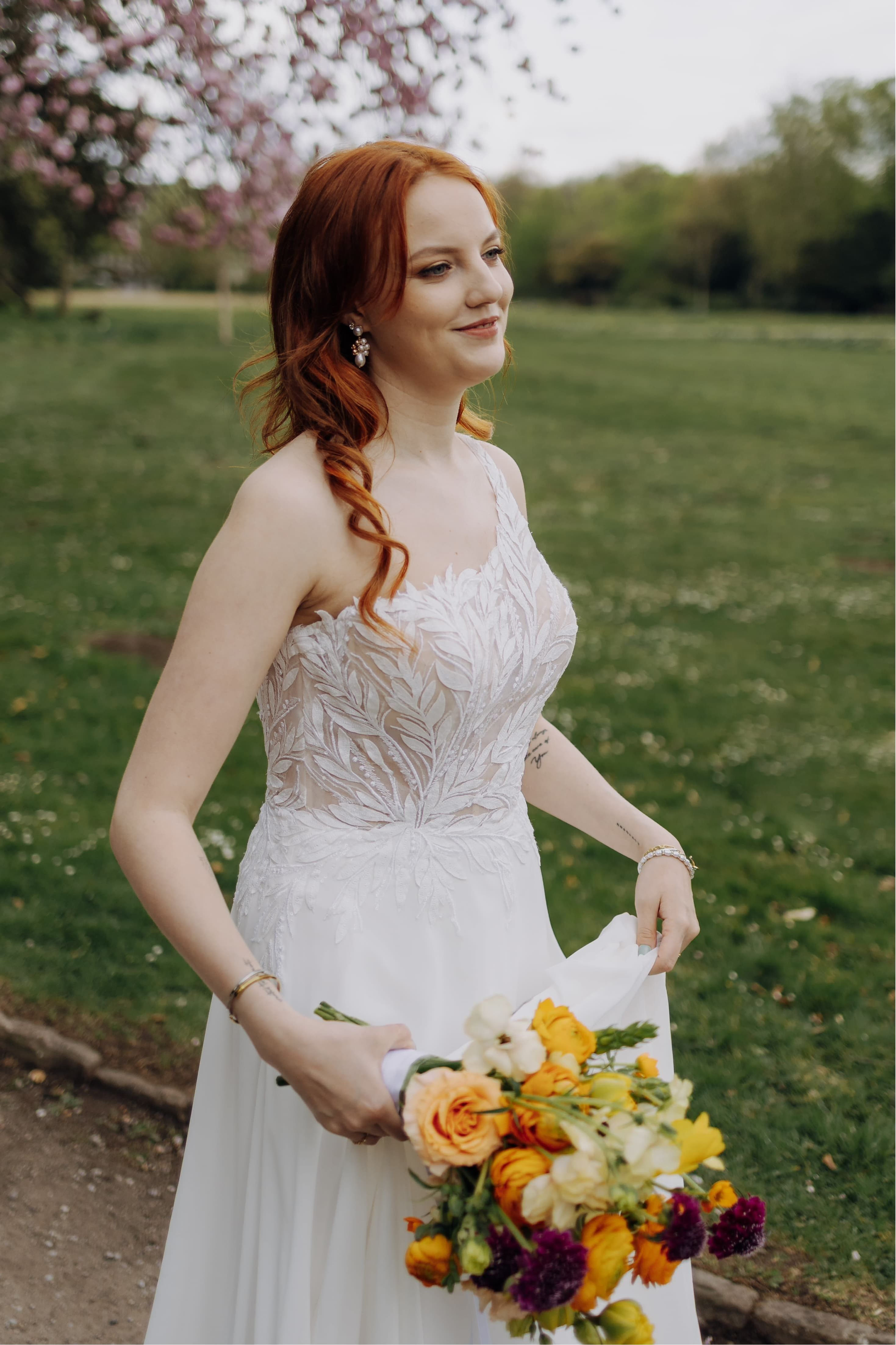 Brautkleid A-IN A-Linie asymmetrischer Ausschnitt Blattmotiv