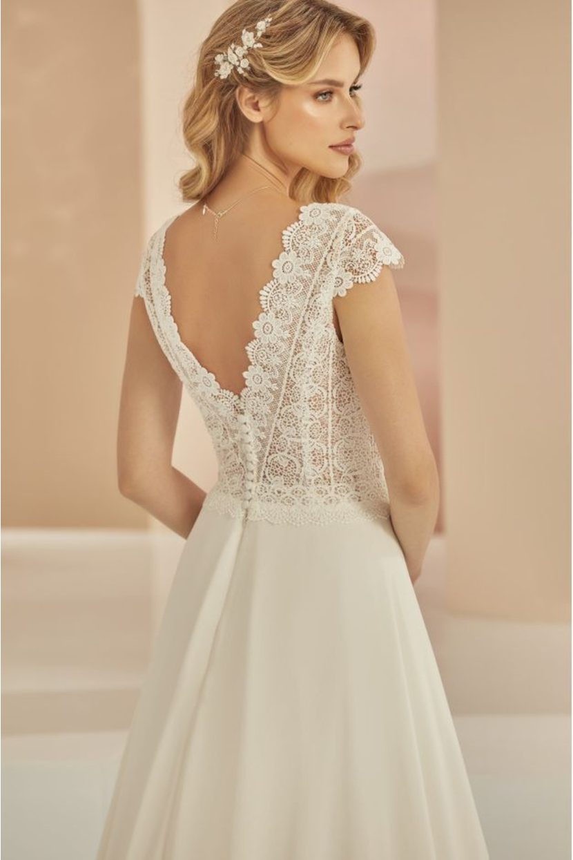 Nahaufnahme Spitzen Rückenoberteil Brautkleid A-013 Clara
