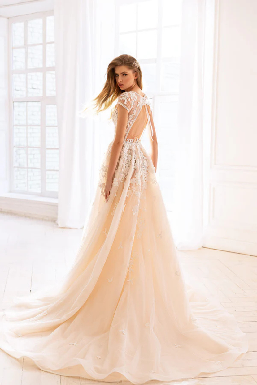 Brautkleid A-044 Rückenansicht tiefer V-Rücken Illusions-Spitze