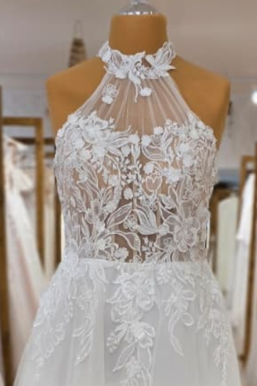 Nahaufnahme Oberteil Brautkleid ANITA Halterneck Illusions-Spitze