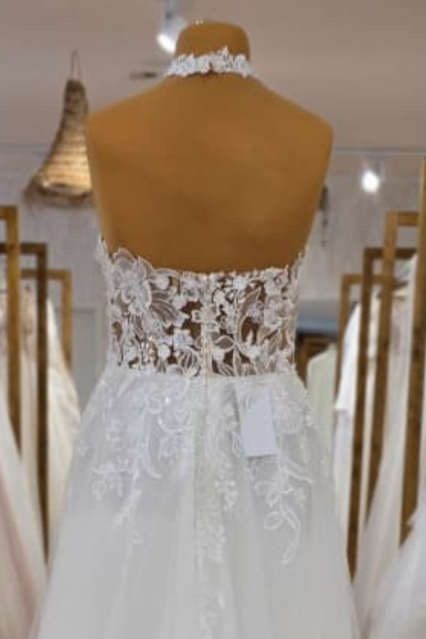 Nahaufnahme Rückansicht Oberteil Brautkleid ANITA Halterneck Illusions-Spitze