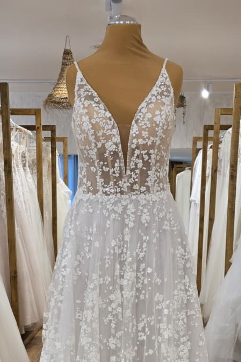 Brautkleid MARGHERITA Nahaufnahme Oberteil V-Ausschnitt Illusions-Spitze