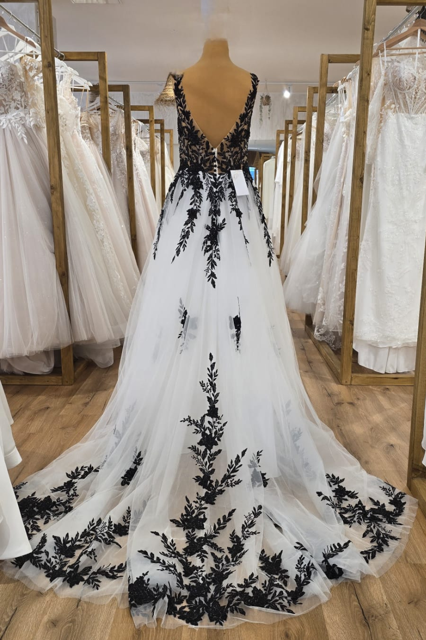 Brautkleid MIRIAM BLCK Rückenansicht tiefer V-Rücken Illusions-Spitze