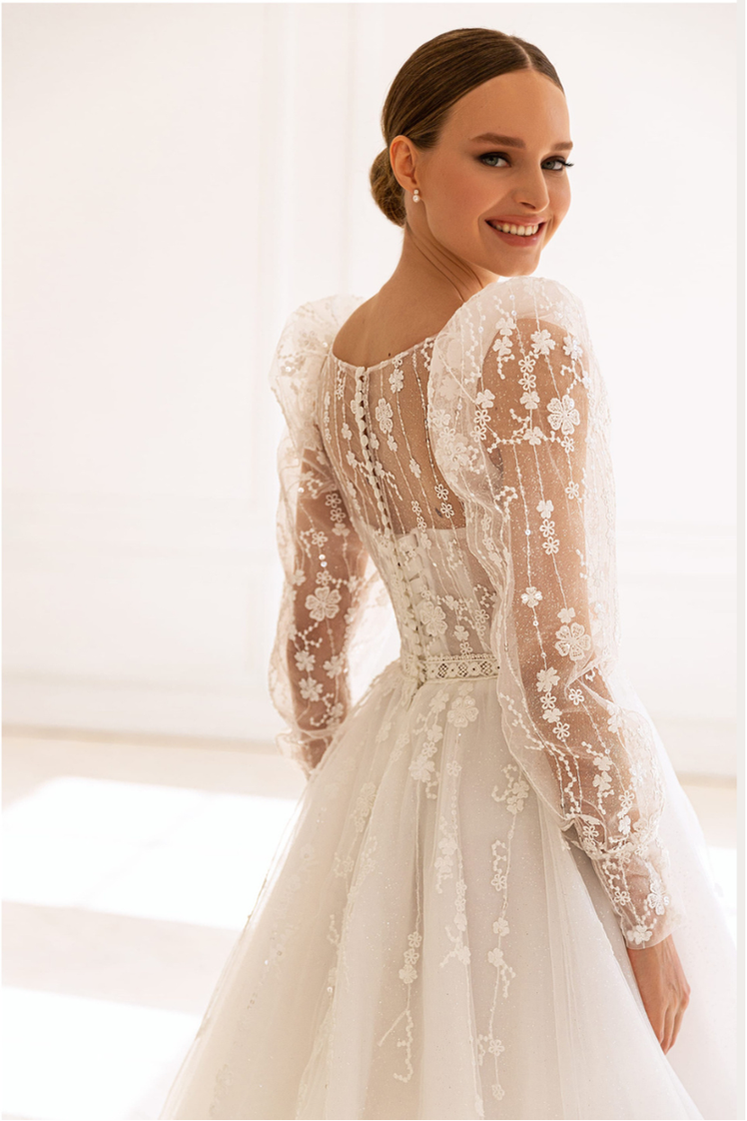 Brautkleid V-3-Verleih Rückenansicht offener Rücken mit Knopfleiste