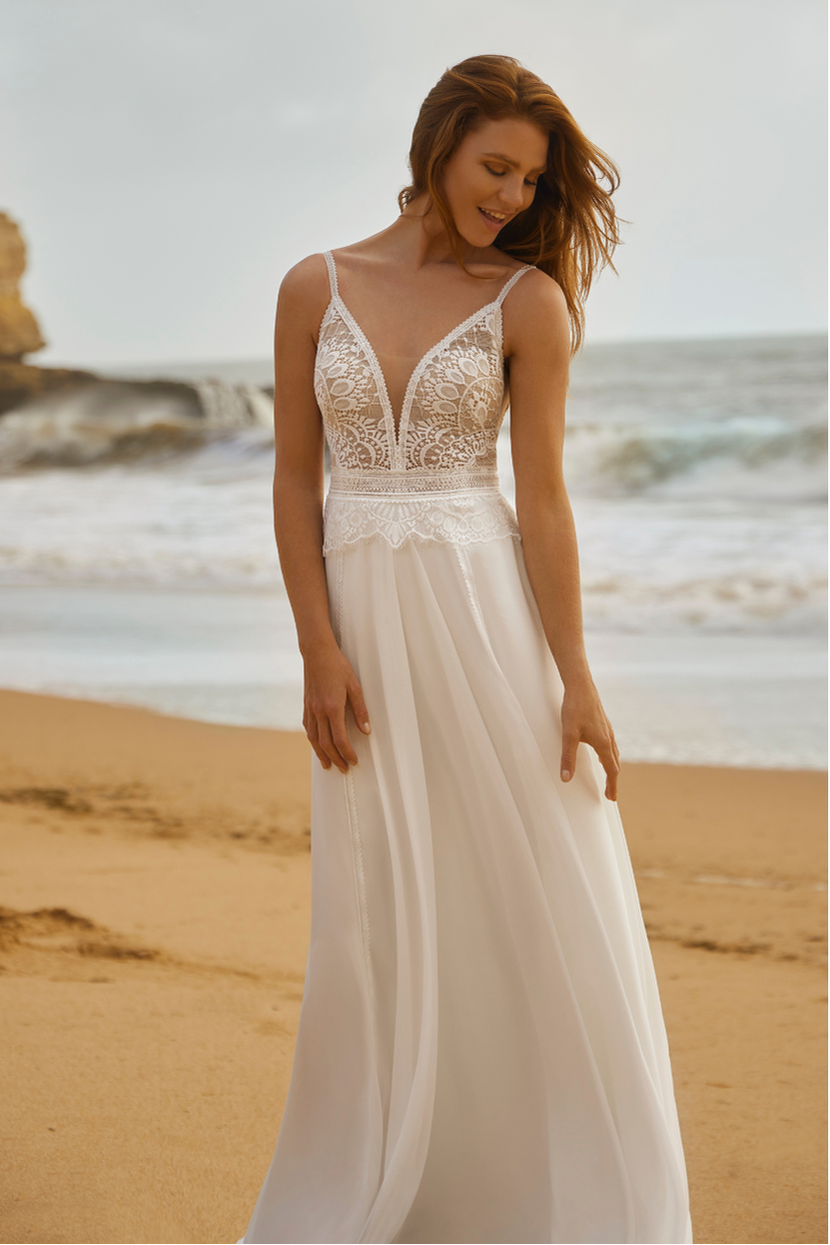 Brautkleid Chriss Boho V-Ausschnitt Strandhochzeit