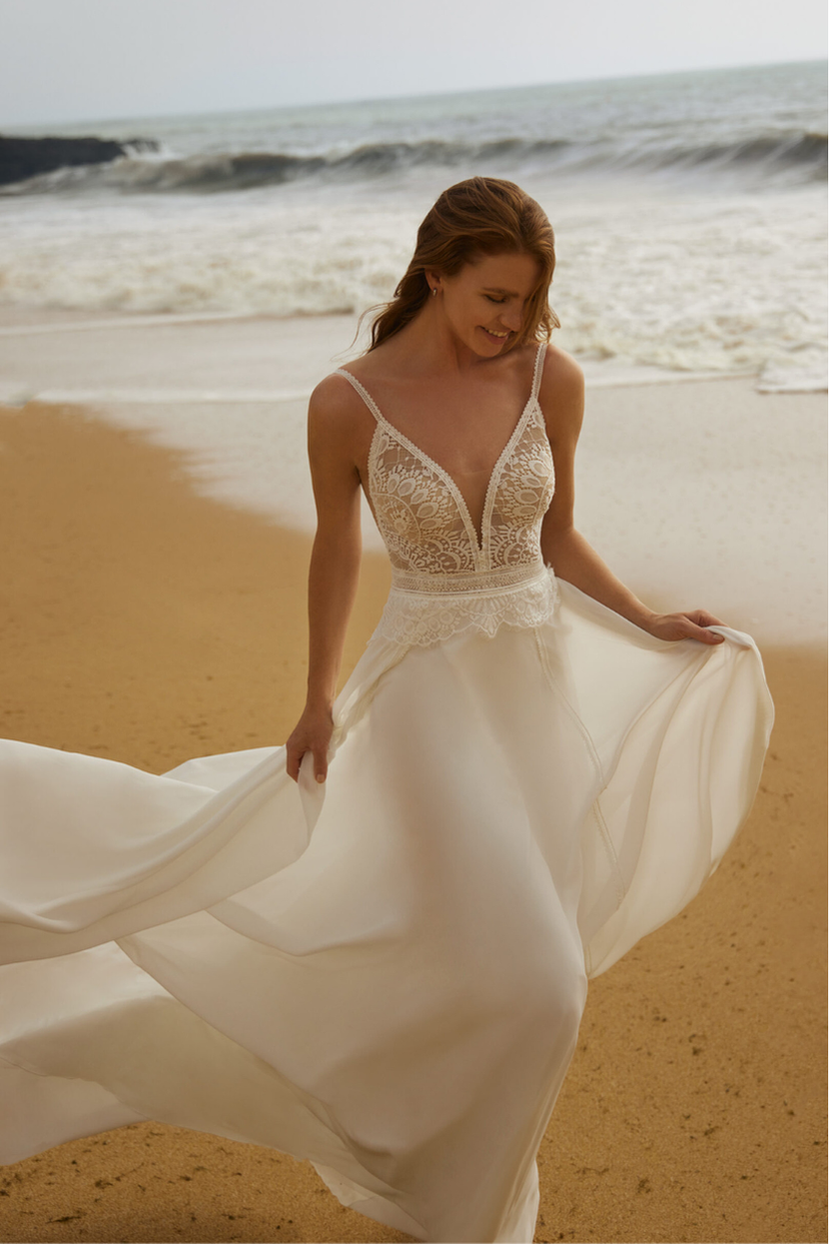 Brautkleid Chriss A-Linie Spitze V-Ausschnitt Strand