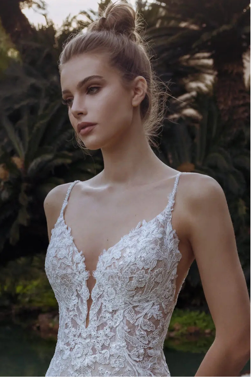 Nahaufnahme Oberteil Brautkleid FF-014 Illusions-Spitze V-Ausschnitt