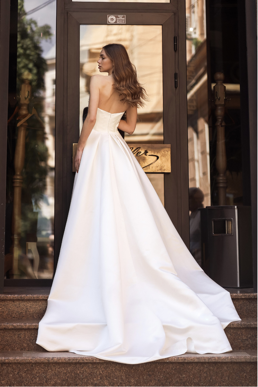 Brautkleid LINA Rückenansicht schlichter Rücken Reißverschluss