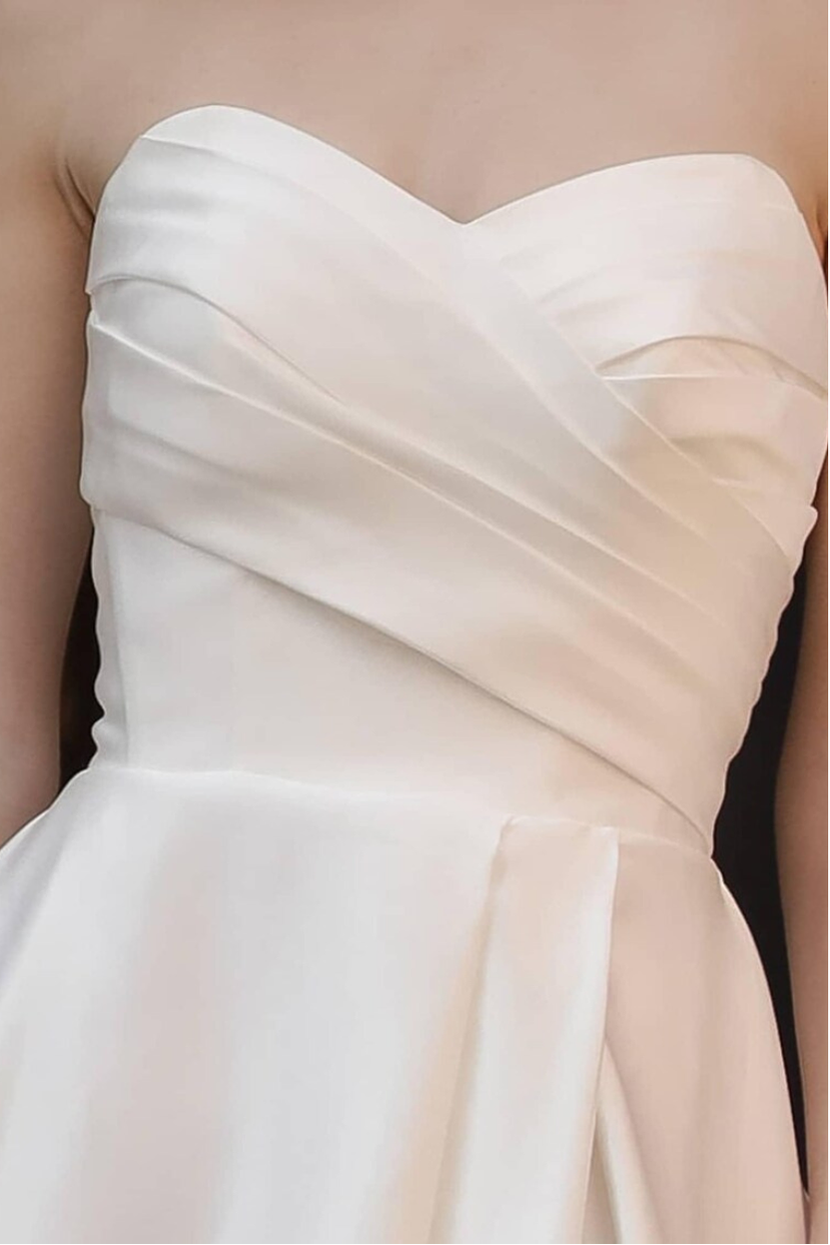 Nahaufnahme Oberteil Brautkleid LINA Wickeloptik Herz-Ausschnitt