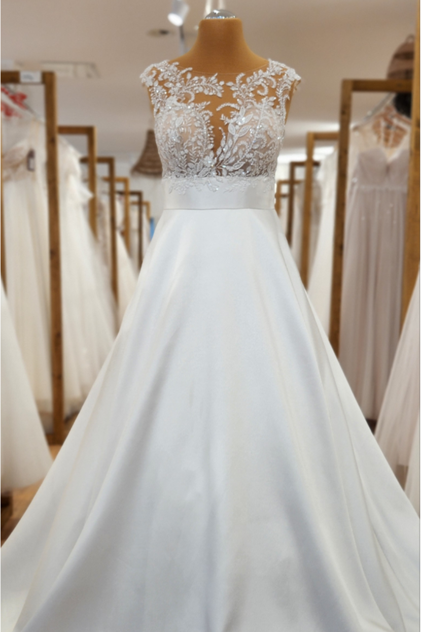 Elegantes Brautkleid MART-HA mit Spitzenoberteil A-Linie und schlichtem Satinrock Susannas Brautmode