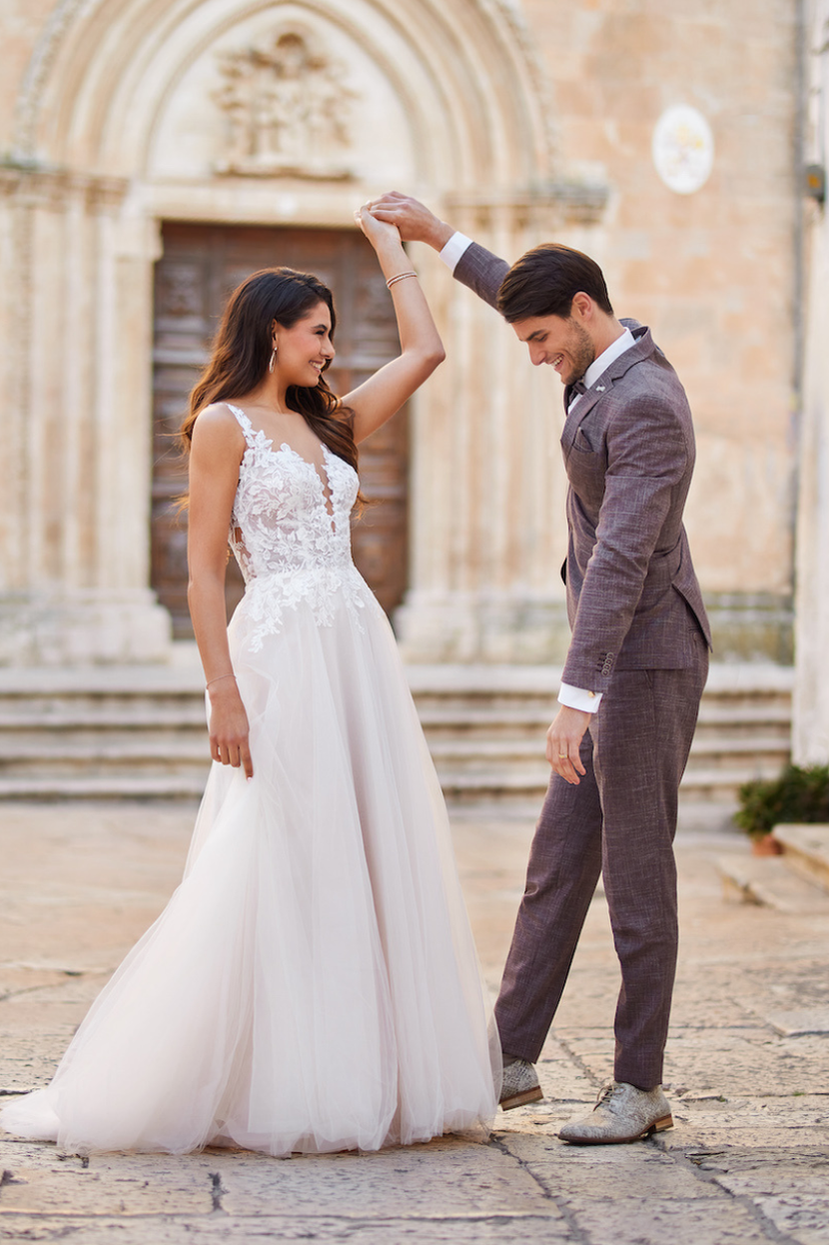 Brautkleid TO LOVE A-Linie V-Ausschnitt Spitze