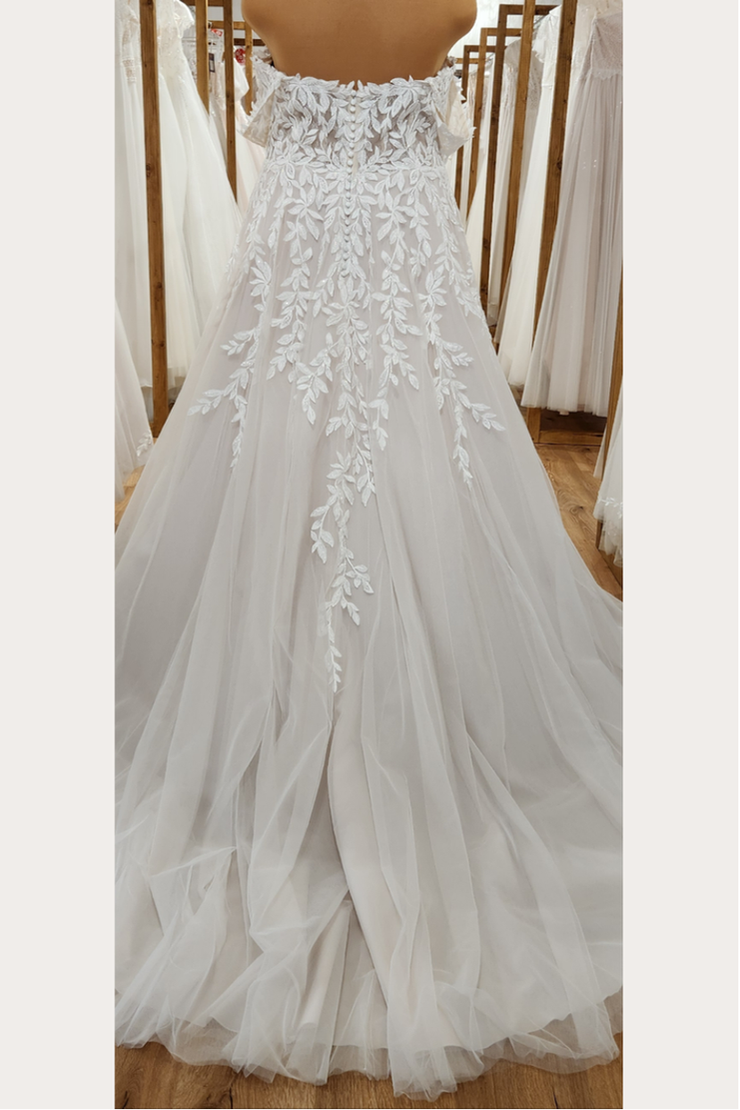 Brautkleid C-09 Curvy Rückenansicht Korsagen-Schnürung