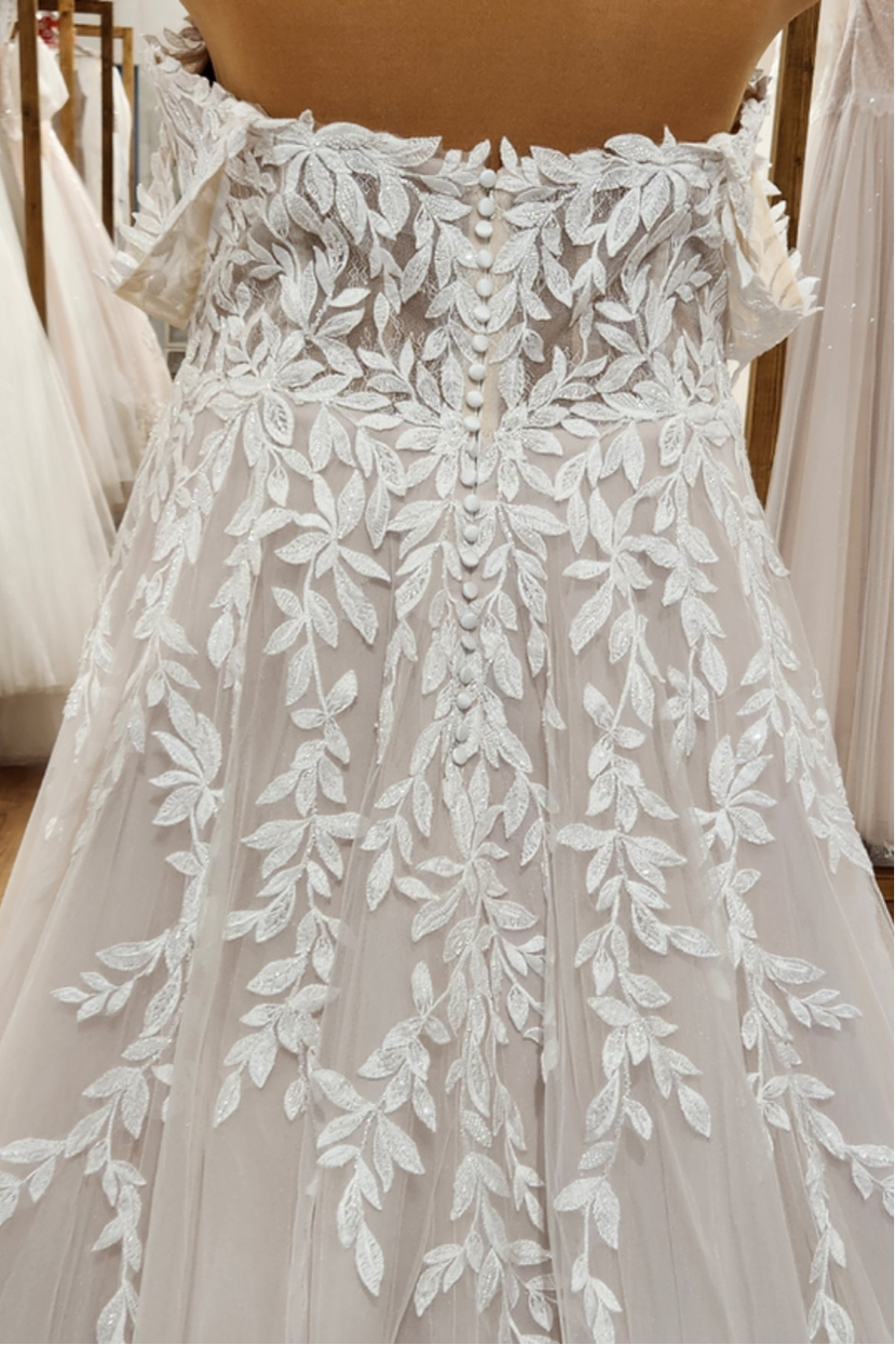 Brautkleid C-09 Curvy Rückenansicht Korsagen