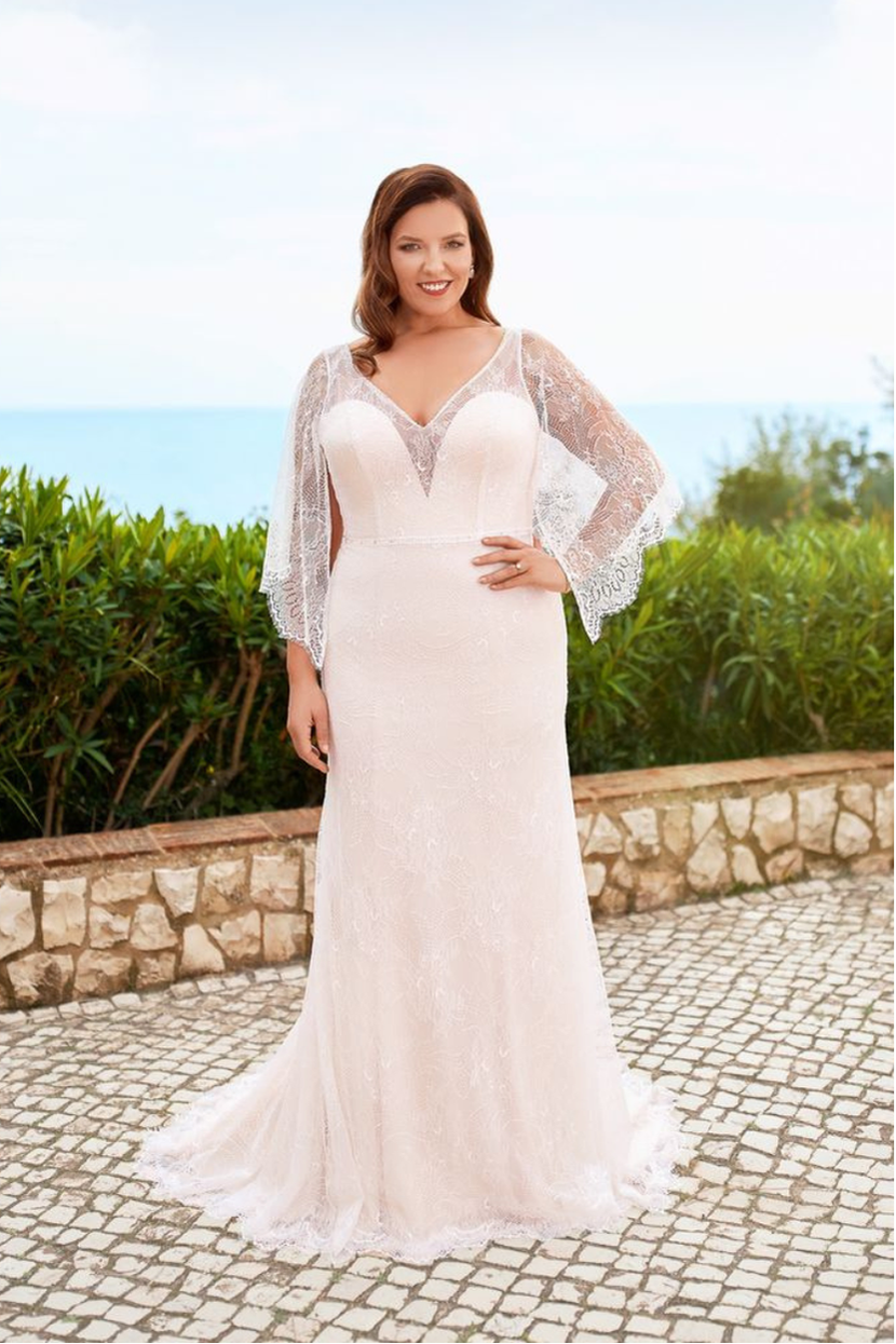 Brautkleid C-12 Curvy Fit & Flare V-Ausschnitt weite Ärmel