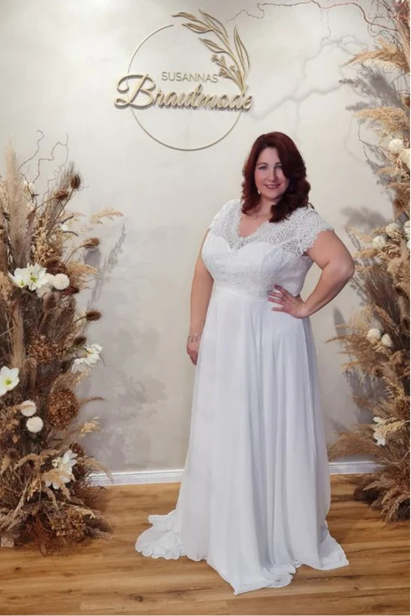 Brautkleid C-19 Curvy A-Linie V-Ausschnitt Spitze