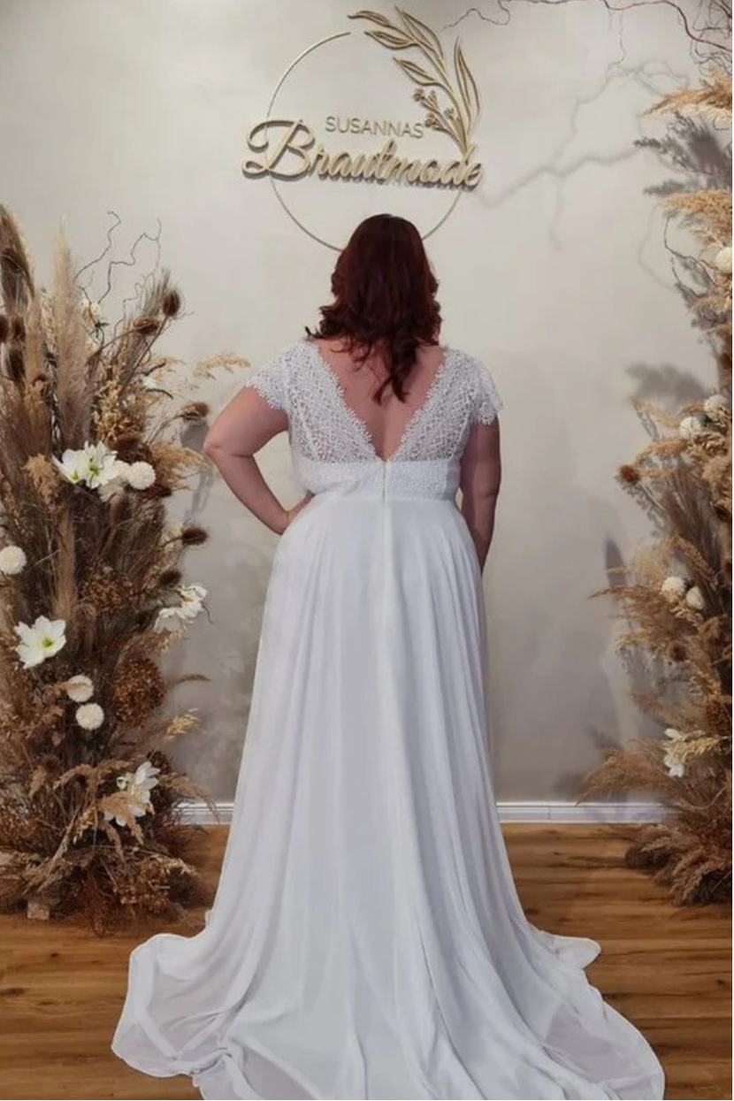 Brautkleid C-19 Curvy Rückenansicht tiefer V-Rücken Illusions-Spitze