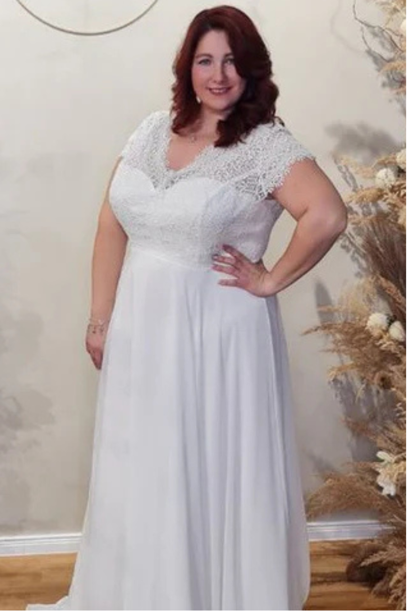 Nahaufnahme Oberteil Brautkleid C-19 Curvy V-Ausschnitt Spitze