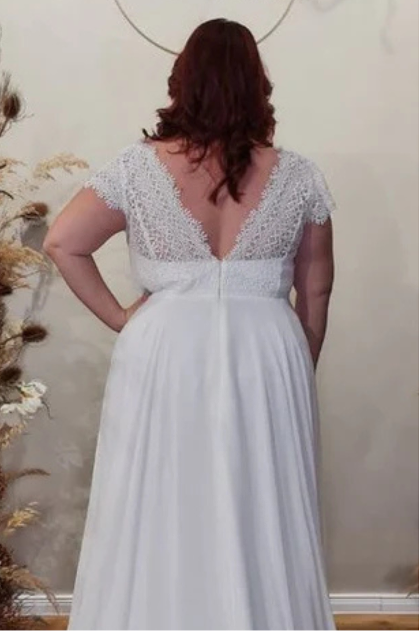 Brautkleid C-19 Curvy Rückenansicht V-Rücken Illusions-Spitze