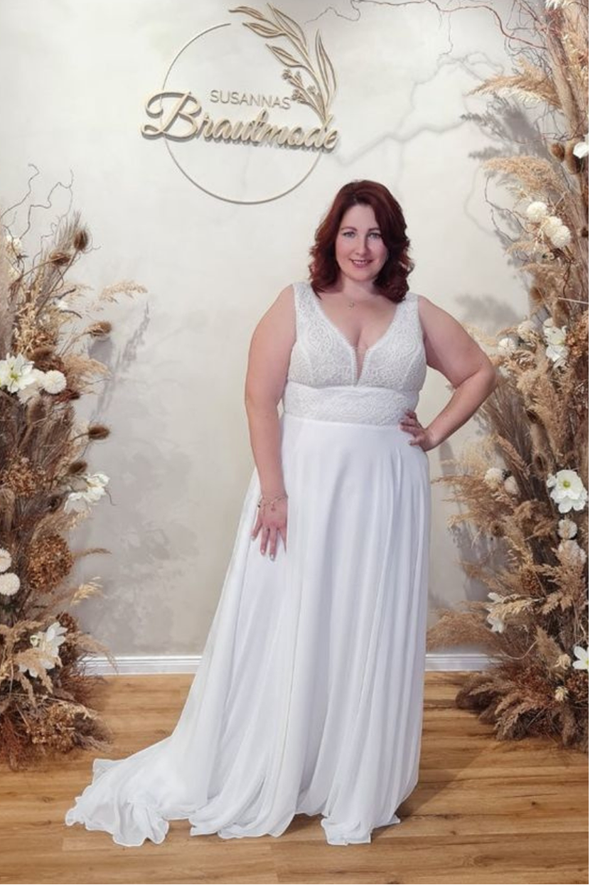 Brautkleid C-20 Curvy A-Linie V-Ausschnitt Spitze