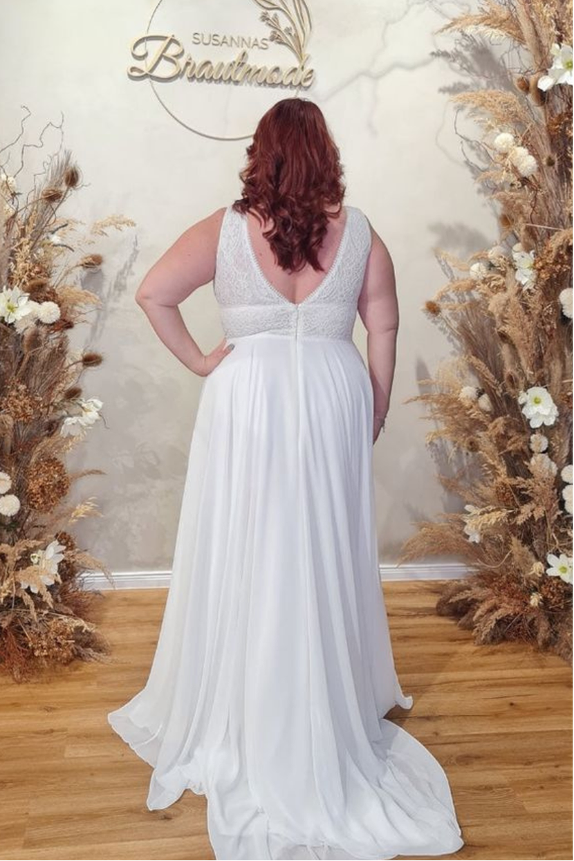 Brautkleid C-20 Curvy Rückenansicht tiefer V-Rücken Illusions-Spitze