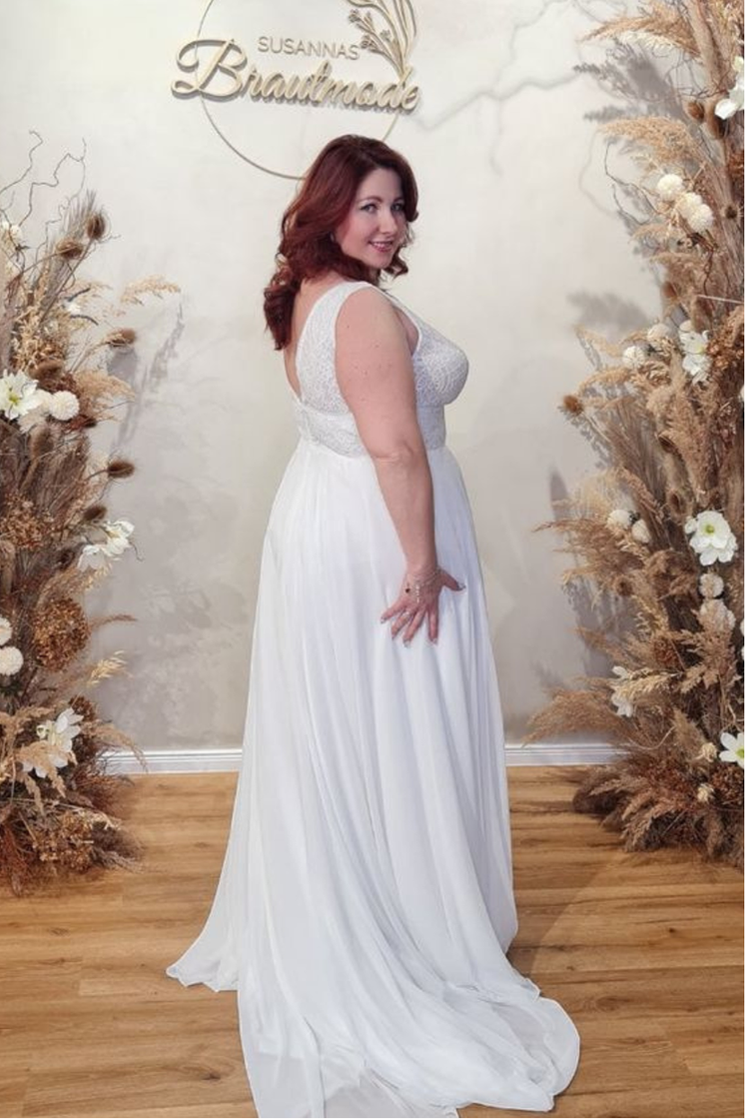 Brautkleid C-20 Curvy Seitenansicht A-Linie Silhouette