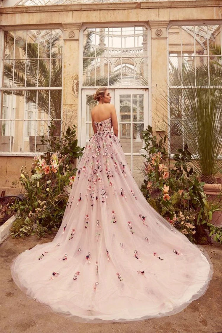 Brautkleid A-022 Rückenansicht offener Rücken florale Applikationen