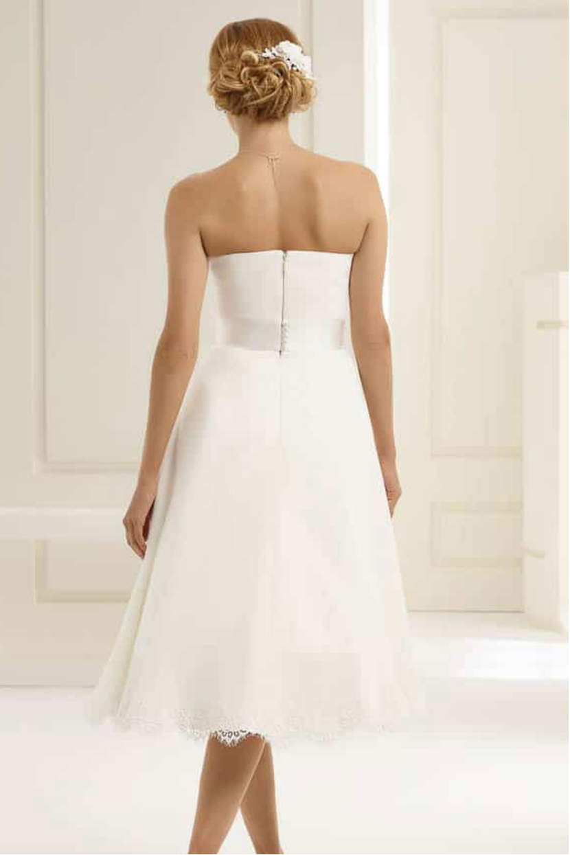 Brautkleid KB-04 kurz Rückenansicht Knöpfe Reißverschluss