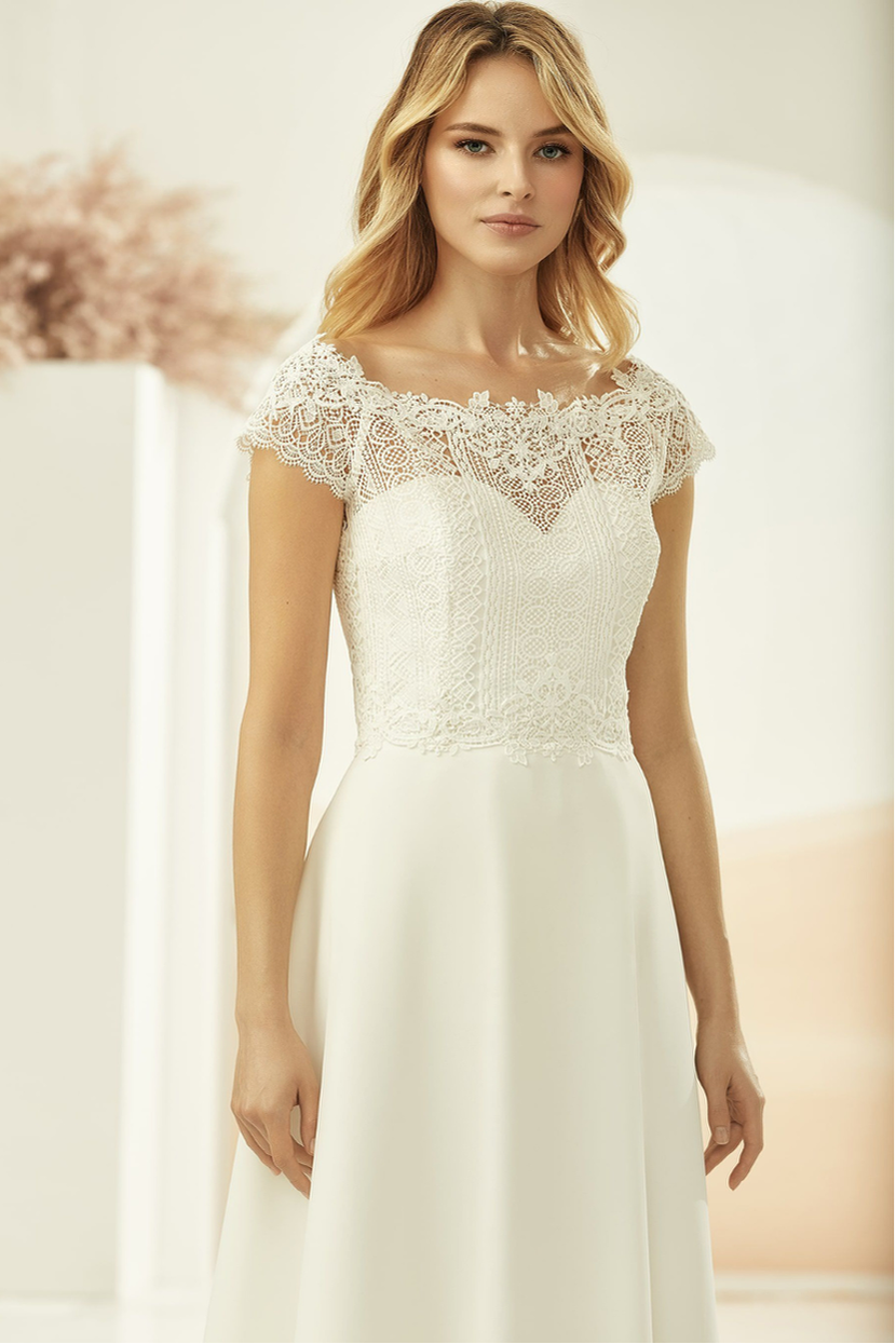 Nahaufnahme Spitzenoberteil Brautkleid SAB 3 Rundhals-Ausschnitt