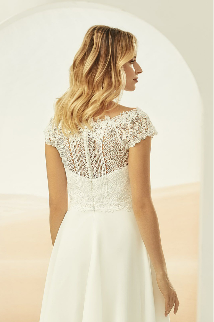 Brautkleid SAB 3 Rückenansicht kurze Ärmel Spitze