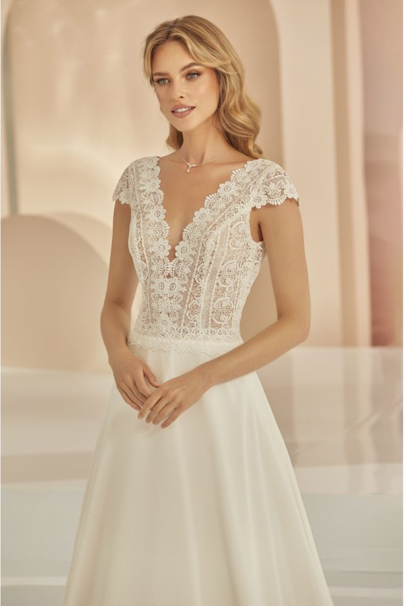 Nahaufnahme Spitzenoberteil Brautkleid A-013 Clara
