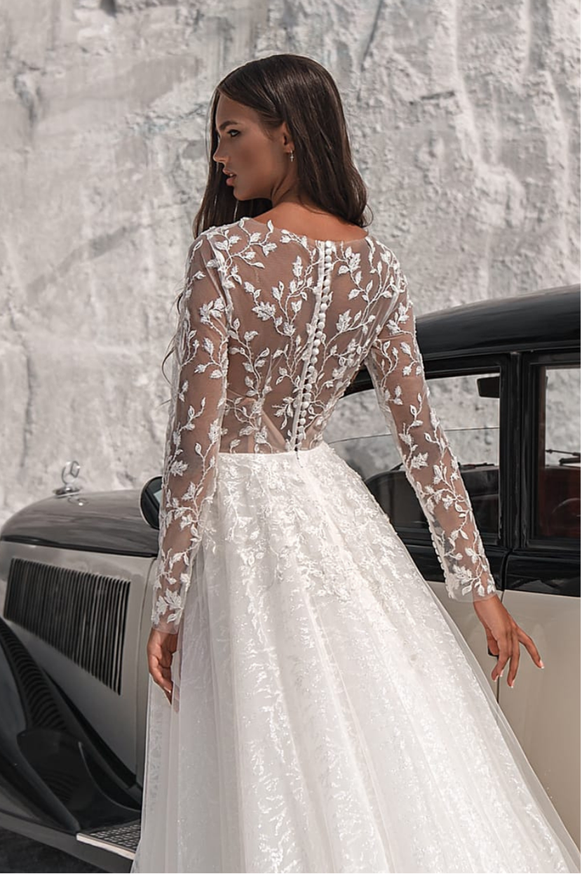 Brautkleid V-5-Verleih mit Oldtimer im Ambiente