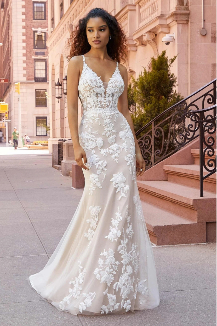 Brautkleid FF-008 Fit & Flare V-Ausschnitt Spitze