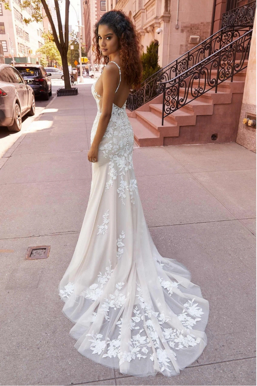 Rückenansicht Brautkleid FF-008 tiefer V-Rücken Illusions-Spitze
