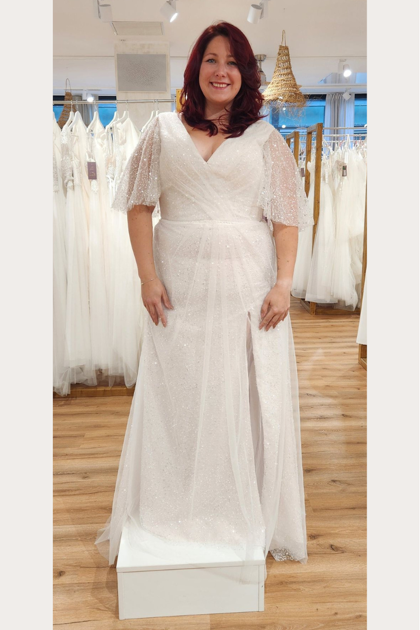 Brautkleid GATSBY A-Linie Übergröße mit Glitzer-Tüll, kurzen Ärmeln und Beinschlitz Susannas Brautmode