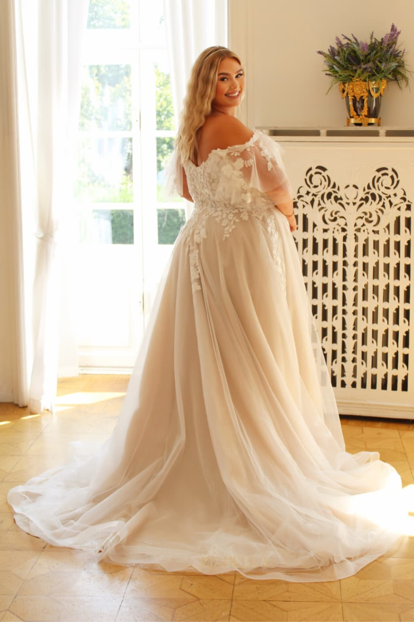 Brautkleid C-10 Curvy Rückenansicht tiefer V-Rücken Illusions-Spitze