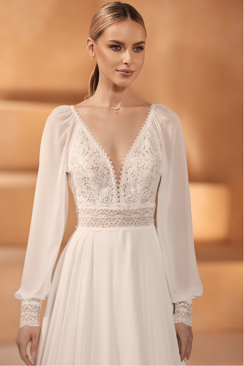 Nahaufnahme Oberteil Brautkleid C-02 Curvy V-Ausschnitt Spitze