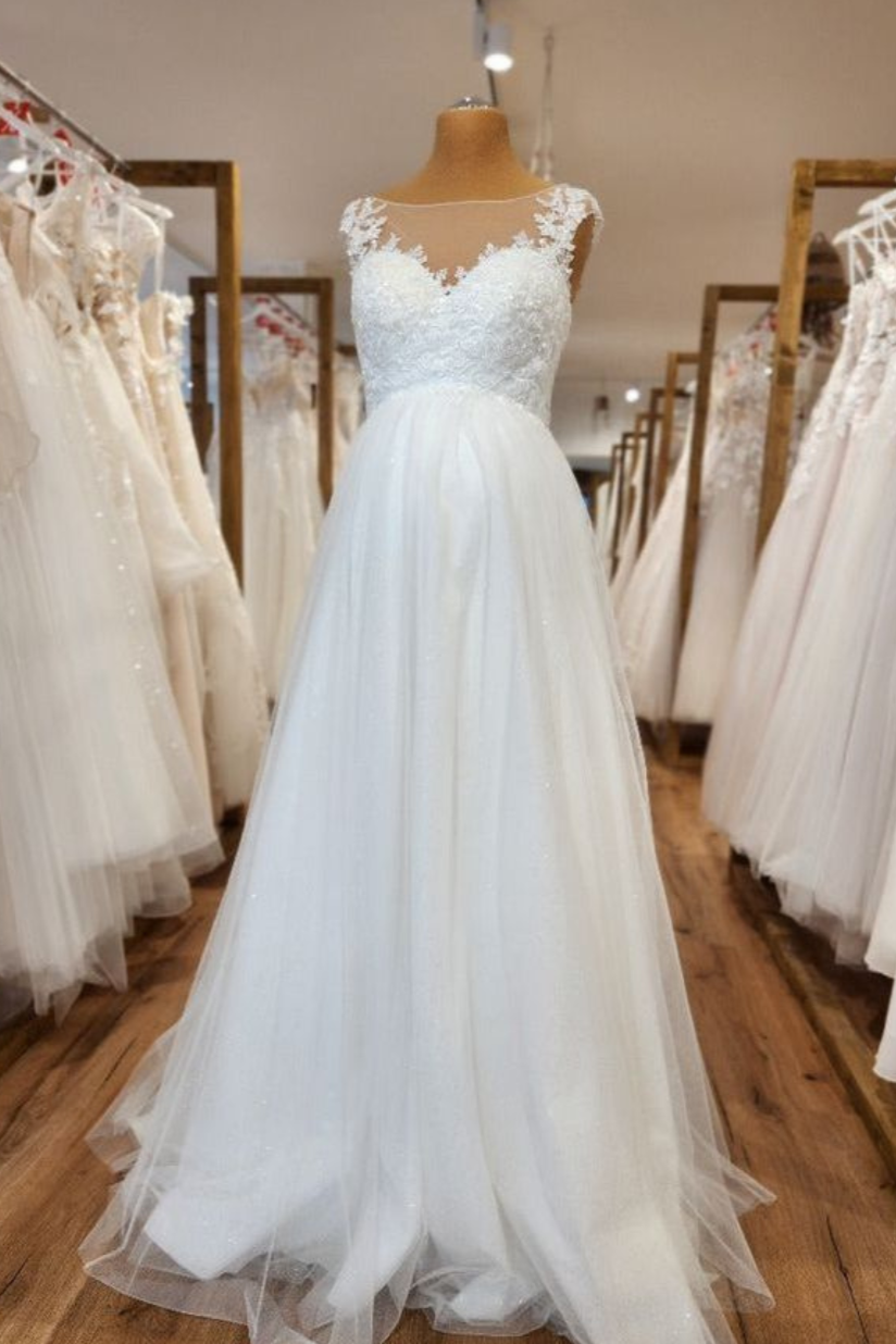 Brautkleid KA-NA A-Linie für Schwangerschaft mit Herz-Ausschnitt und schwebendem Tüllrock Susannas Brautmode