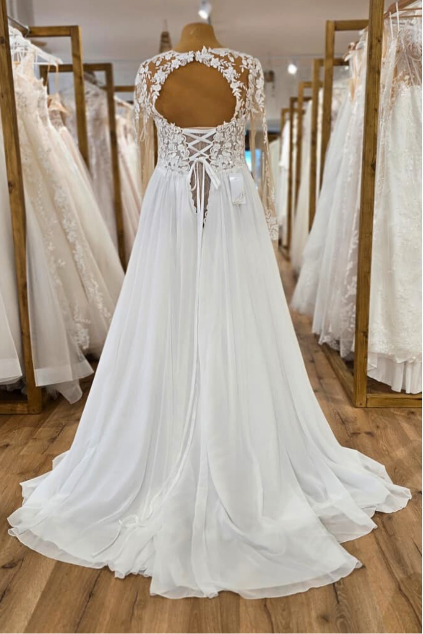 Umstandsbrautkleid KARINA Rückenansicht Korsagen-Schnürung Schlüsselloch-Detail