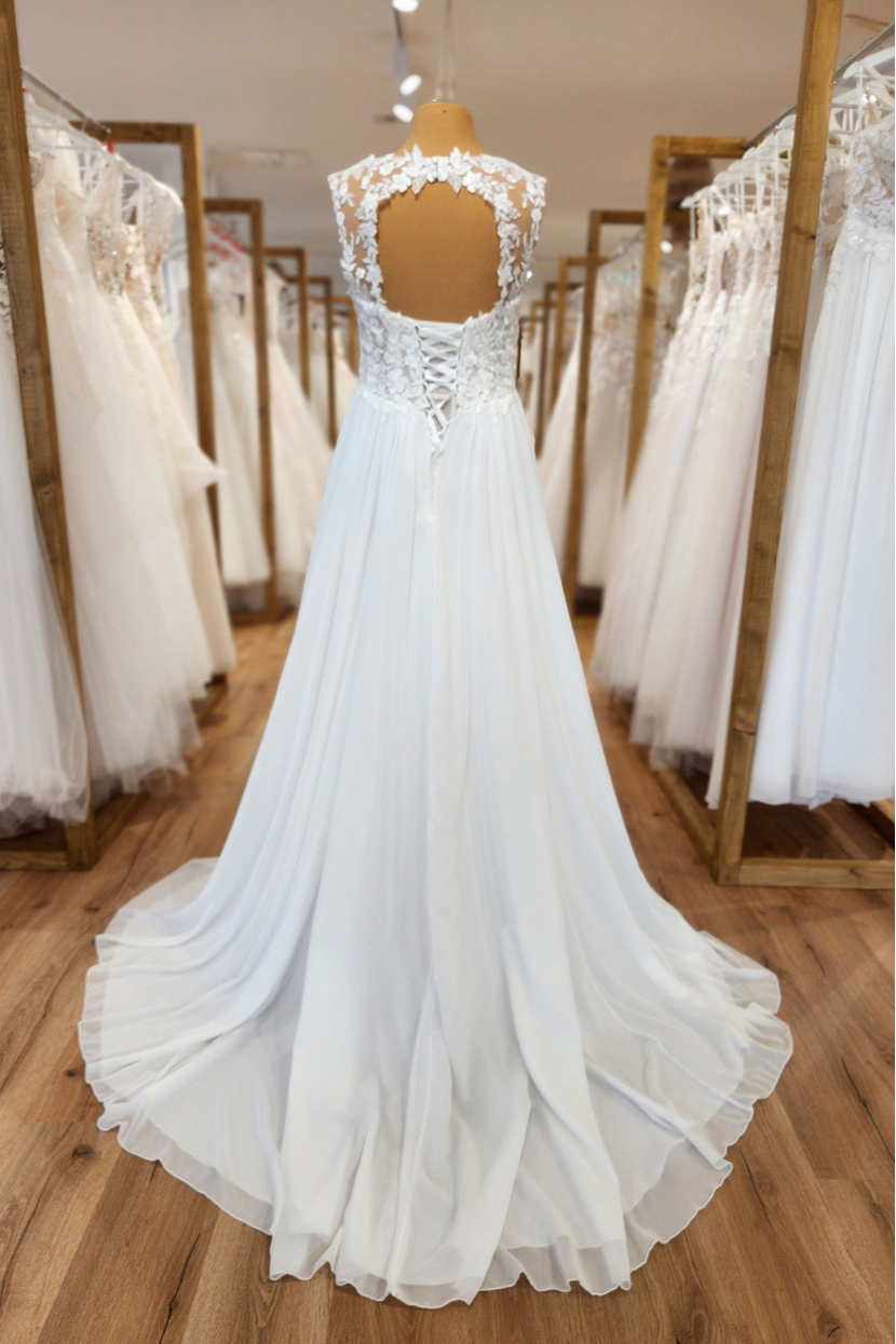 Detailaufnahme Rücken Umstandsbrautkleid SI-IA mit Korsettschnürung Illusionsspitze am Rücken und Cut-Out